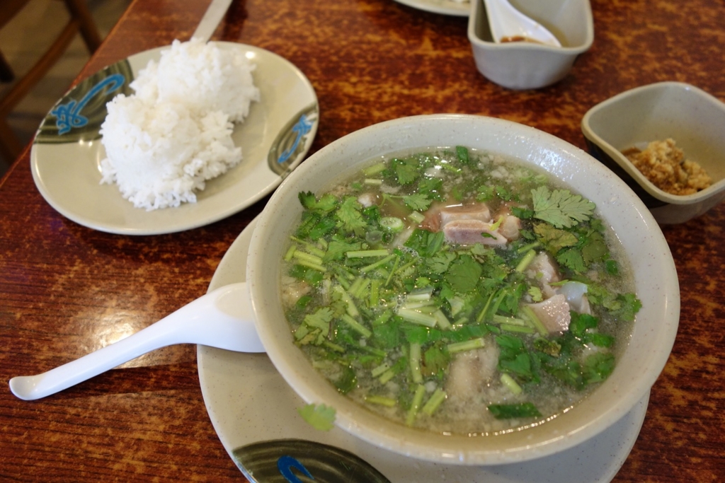 朝日グリル（アラモアナ店）のオックステールスープ（全景）