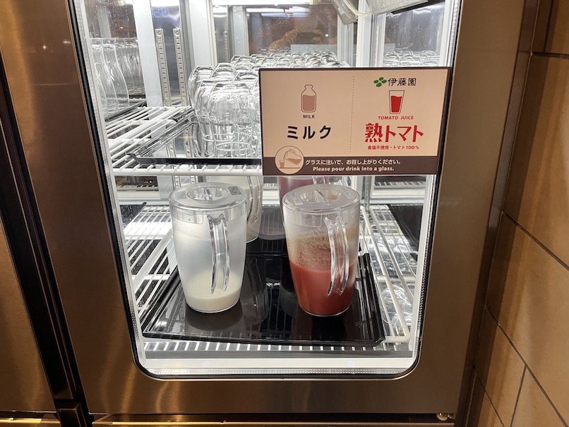 国際線ANAラウンジのドリンクカウンター（冷蔵庫）