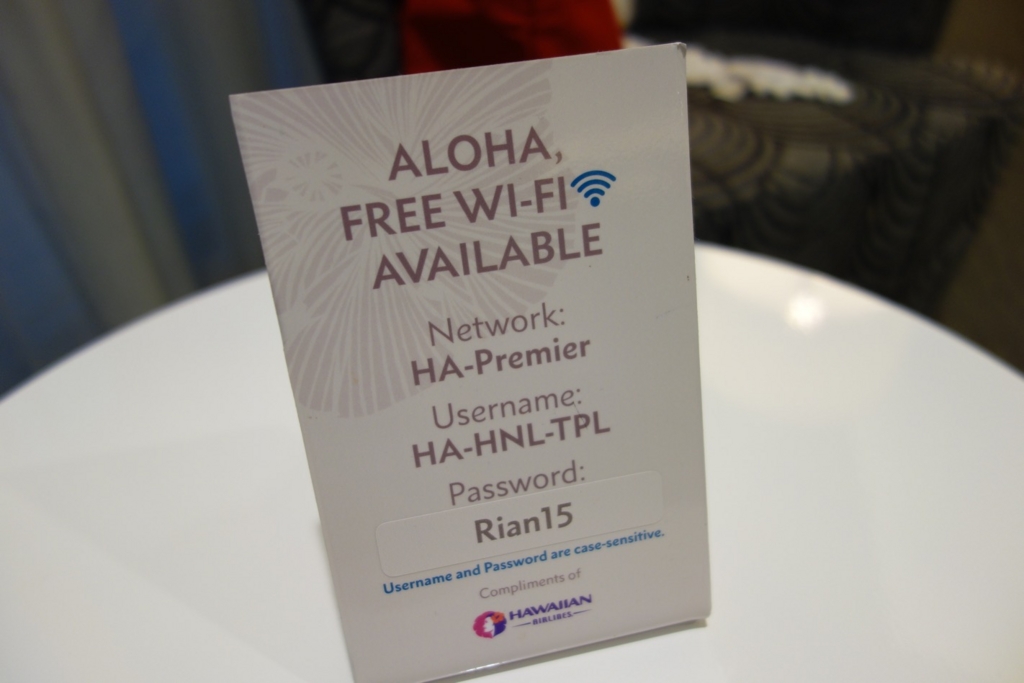 ホノルル空港「プルメリアラウンジ」：内観（WiFi）