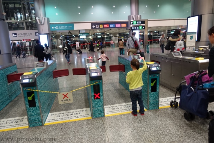 エアポート・エクスプレスの香港駅の様子1