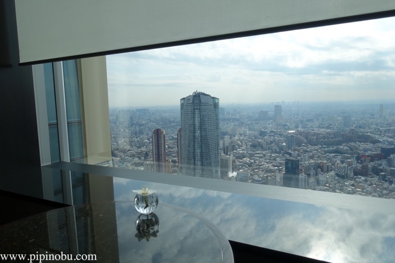 ザ・リッツ・カールトン東京のクラブラウンジ：窓際席からの眺望