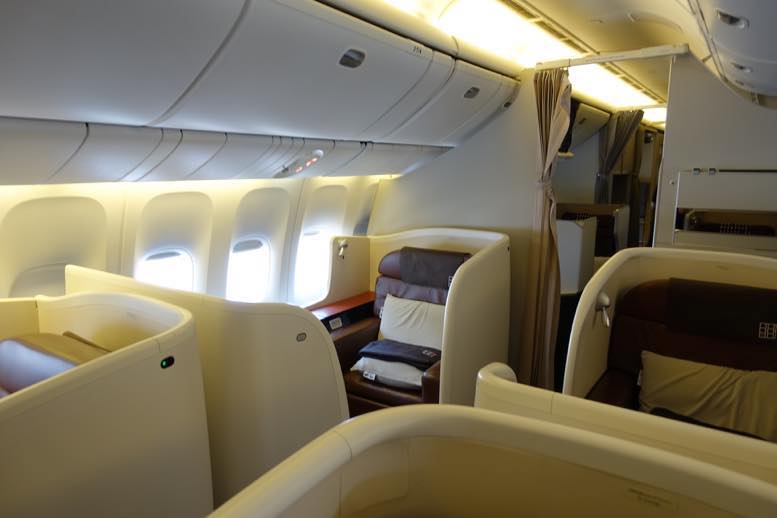ファーストクラス ニューヨーク 羽田 Jal5便 の体験レポート 100万円を超える値段のフライトの中身とは 陸マイラー ピピノブのanaのマイルで旅ブログ