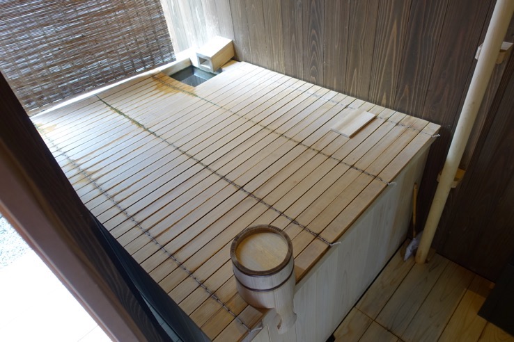 翠嵐ラグジュアリーコレクションホテル京都の客室（柚葉）：温泉露天風呂（全体像1）