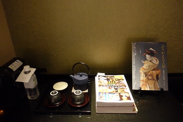 翠嵐ラグジュアリーコレクションホテル京都の客室（柚葉）：ミニバー（カウンター上）