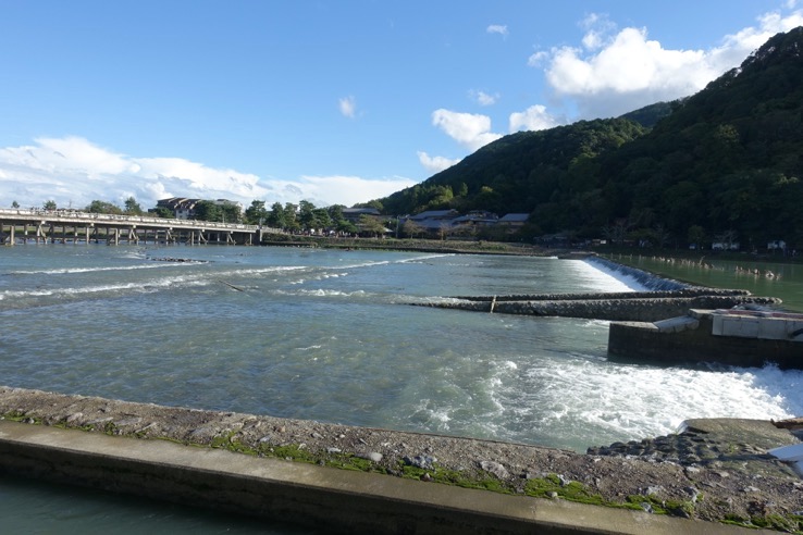 朝食後の嵐山散策：渡月橋