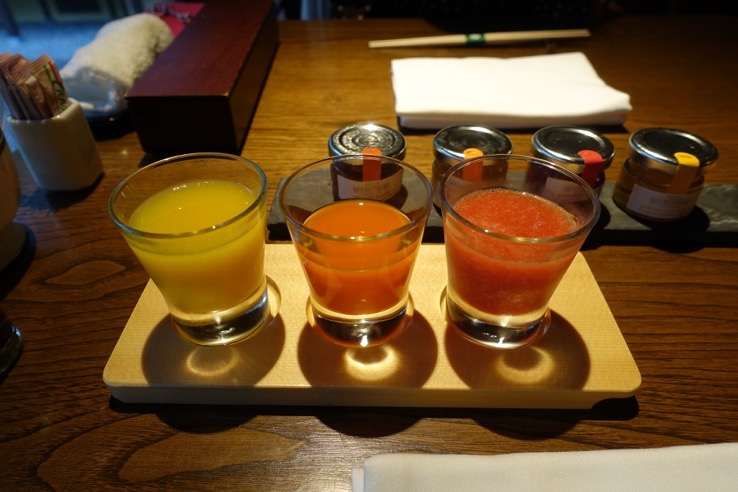 翠嵐 ラグジュアリーコレクションホテル京都の朝食：ドリンク（ジュース3種）