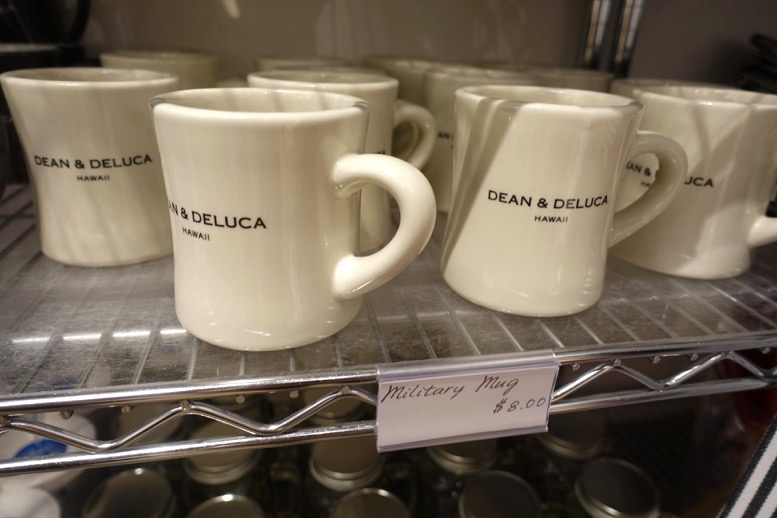 DEAN&DELUCA（ディーンアンドデルーカ）ハワイ ロイヤルハワイアン店の店内（マグカップ3）