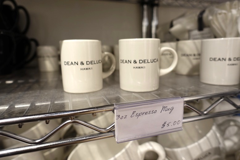 DEAN&DELUCA（ディーンアンドデルーカ）ハワイ ロイヤルハワイアン店の店内（マグカップ4）