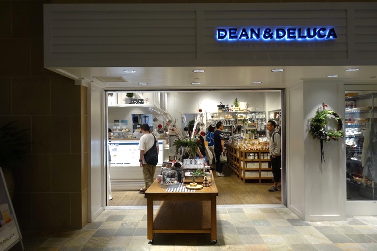DEAN&DELUCA（ディーンアンドデルーカ）ハワイ ロイヤルハワイアン店のエントランス