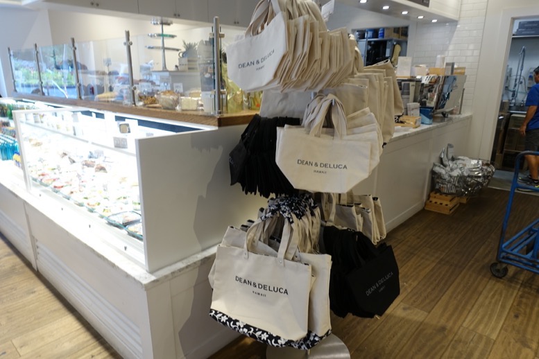 DEAN&DELUCA（ディーンアンドデルーカ）ハワイ ロイヤルハワイアン店の店内（トートバッグ1）