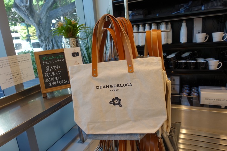 DEAN&DELUCA（ディーンアンドデルーカ）ハワイ ザ・リッツ・カールトン店の店内（トートバッグ3）