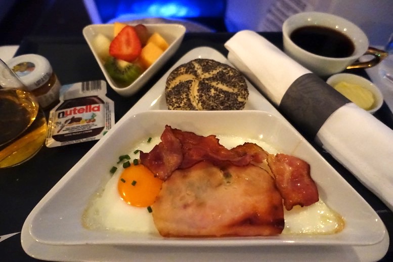 オーストリア航空「ビジネスクラス」の機内食（朝食）2