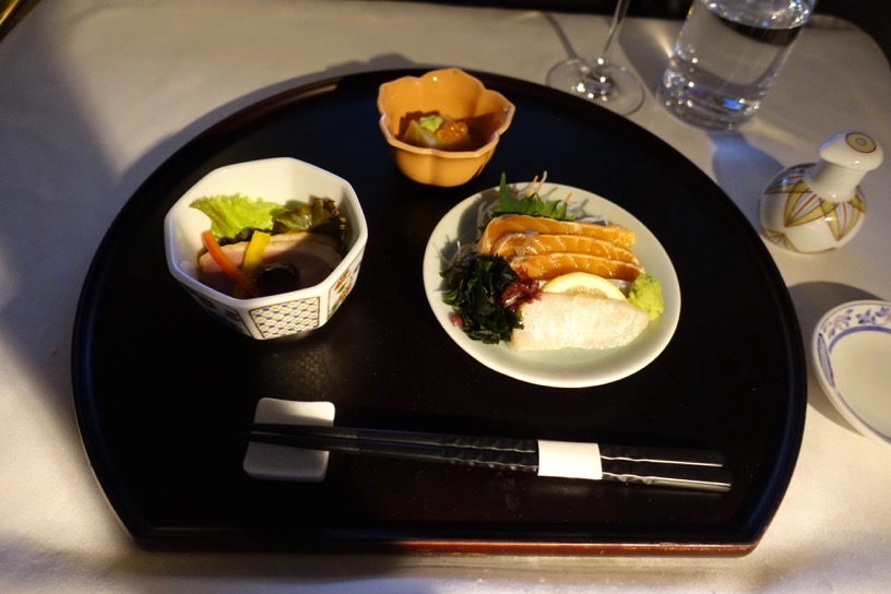 エミレーツ航空ファーストクラス：機内食（和食）1