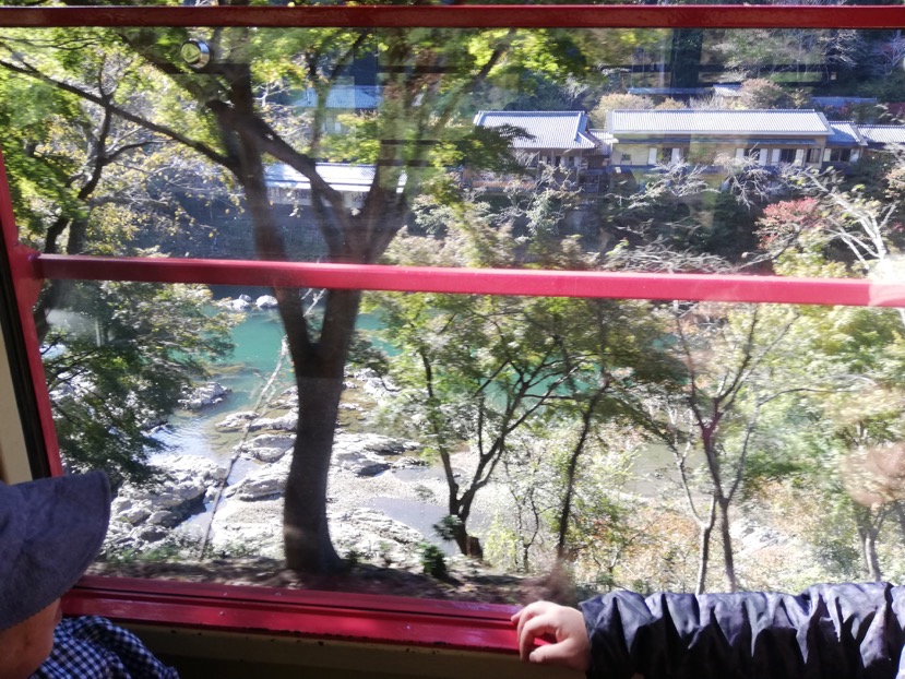 【嵐山】嵯峨野トロッコ列車：列車からの風景（1）
