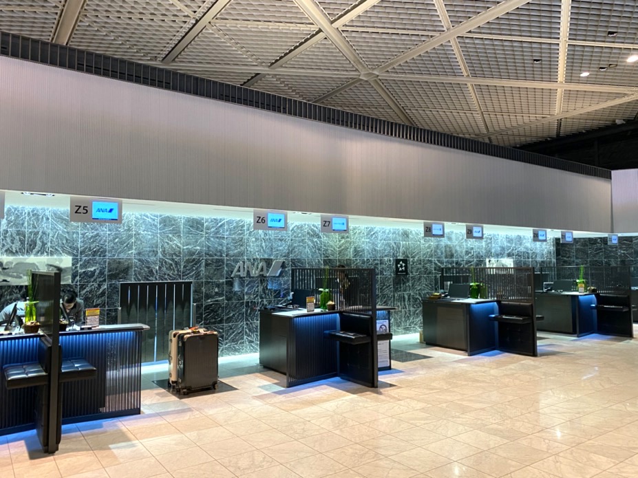 成田空港「Zカウンター（Z屋敷）」の内観（全景2）
