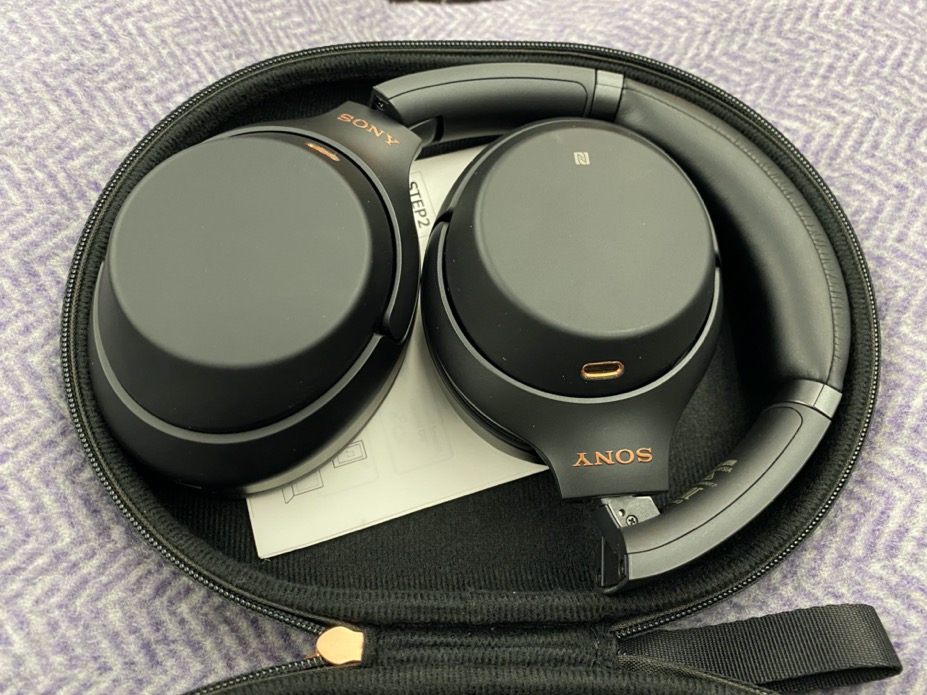 ANAファーストクラス：機内エンターテイメント（ヘッドフォン）