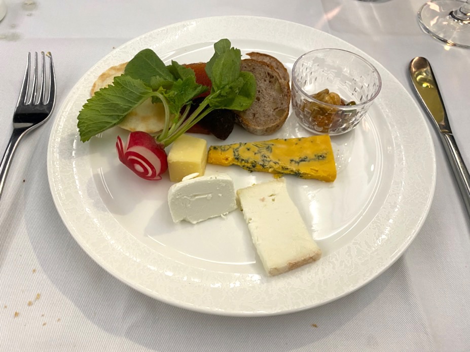 ANAファーストクラスの機内食（フード）：洋食（チーズ）