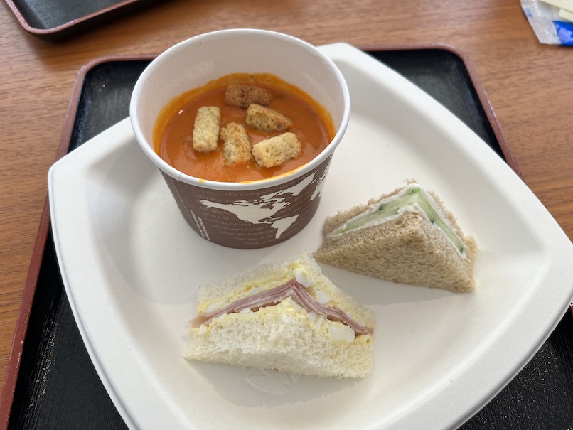 ホノルル空港「ANAラウンジ」の実食（スープとサンドイッチ）