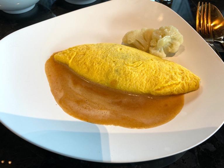 蟹と椎茸のオムレツ ビスクソース