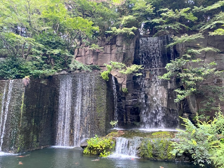 ホテル雅叙園東京：日本庭園（滝）