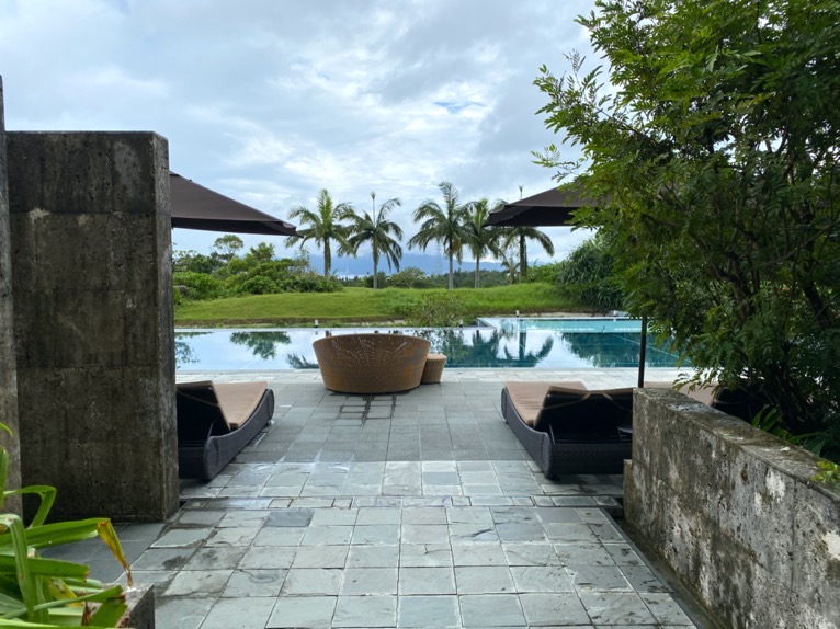 ザ・リッツ・カールトン沖縄の客室（カバナルーム）：プールへのエクセス