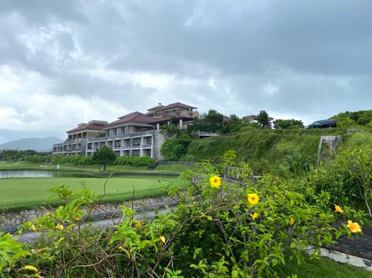 ザ・リッツ・カールトン沖縄の外観：高台