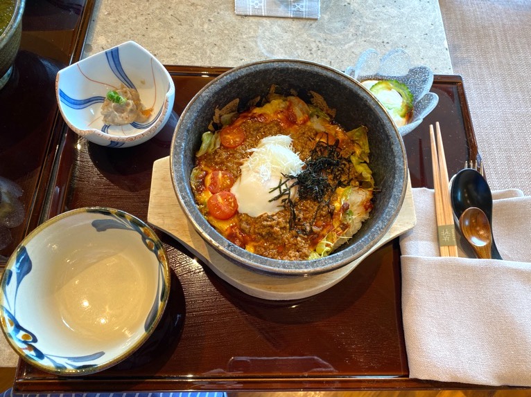 ザ・リッツ・カールトン沖縄「ランチ」：オリジナル石焼きタコライス定食