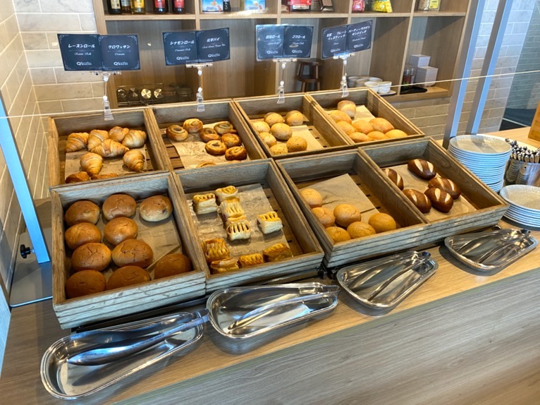 オキナワ マリオット リゾート＆スパの朝食「クワッチー」：パン