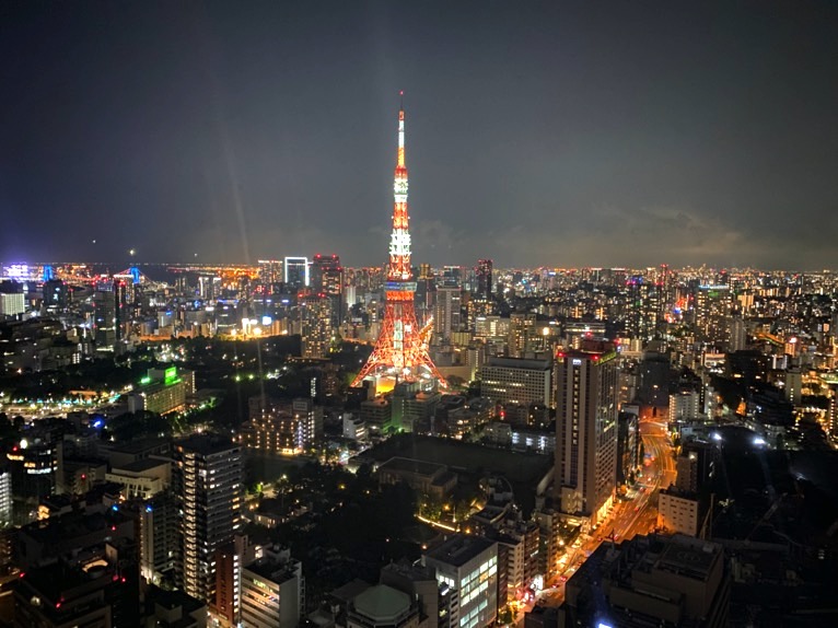 東京エディション虎ノ門「客室（デラックスルーム）」：夜景