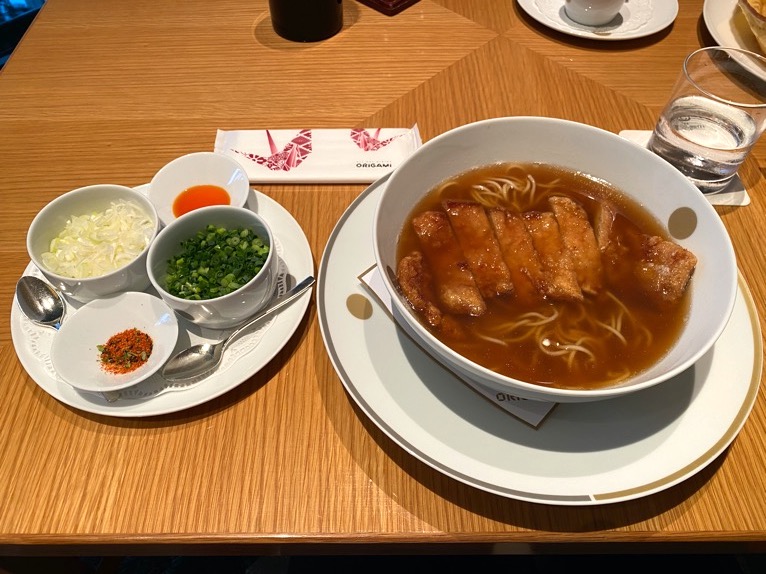 ザ・キャピトルホテル東急の名物料理「パーコー麺」と「パンケーキ」をブログレポート！