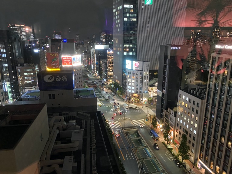 アロフト東京銀座「Roof Dogs」：夜景