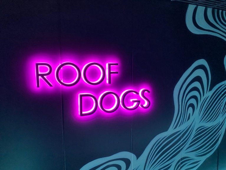 アロフト東京銀座：ルーフトップバー「Roof Dogs」