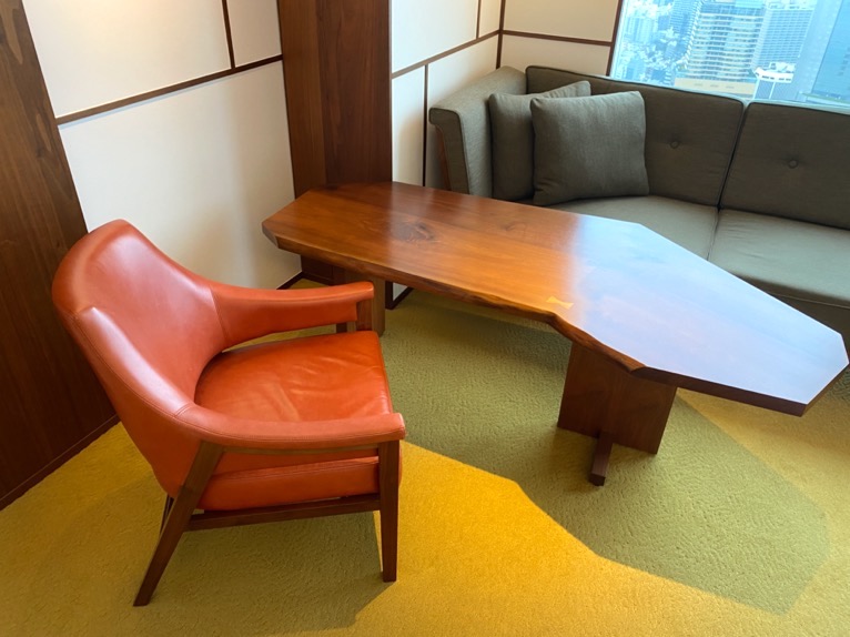 アンダーズ東京「客室」：ソファー＆テーブル