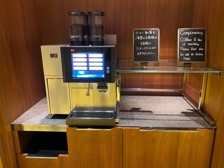 アンダーズ東京「宿泊者専用ラウンジ」：コーヒーメーカー