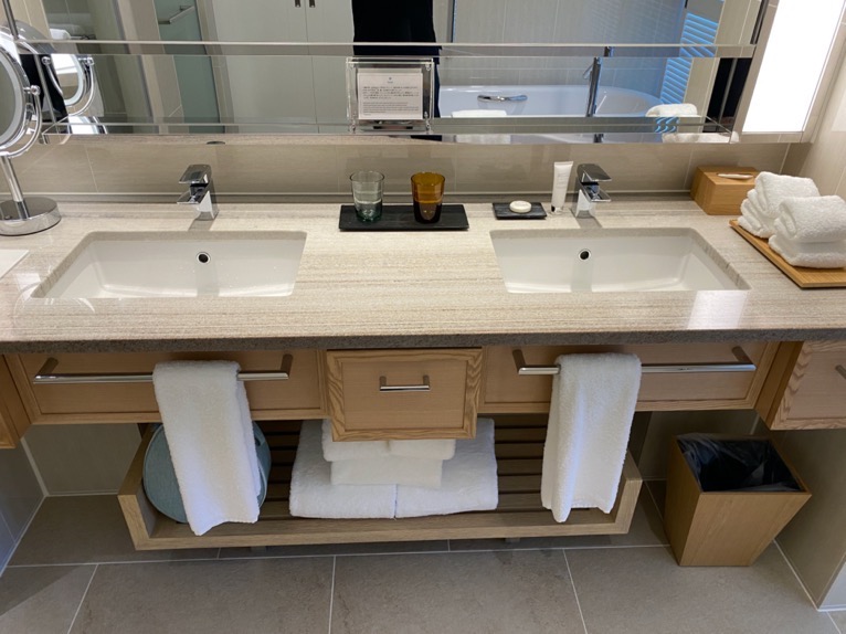 ハレクラニ沖縄「バスルーム」：洗面台