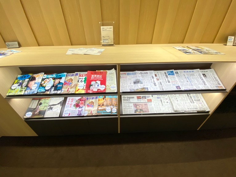 那覇空港ANAラウン：雑誌＆新聞