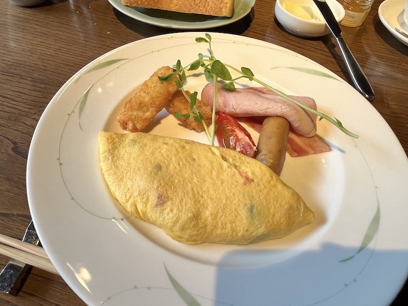 翠嵐 ラグジュアリーコレクションホテル京都の朝食：洋食（オムレツ）