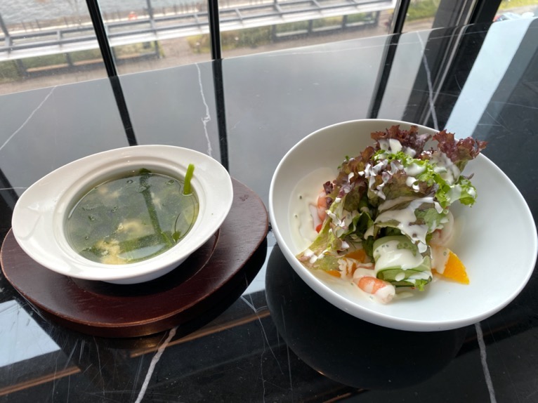 インターコンチネンタル横浜Pier8「ブランチ」：スープ、サラダ