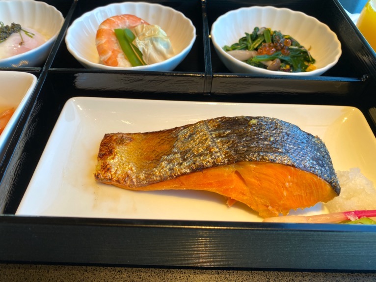 フォーシーズンズホテル東京大手町の朝食：焼魚