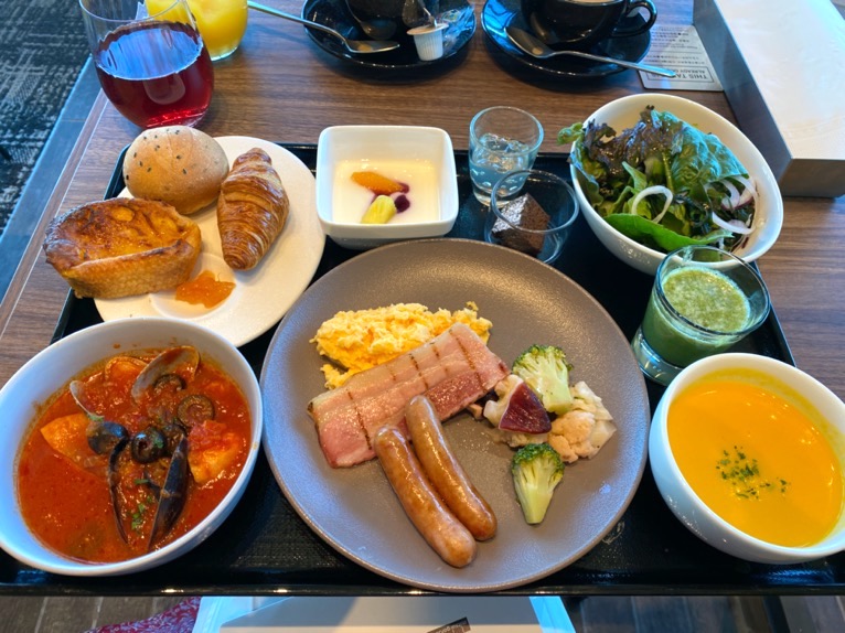 三井ガーデンホテル豊洲ベイサイドクロスの朝食：洋食プレート（全体像）