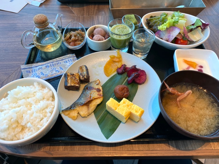 三井ガーデンホテル豊洲ベイサイドクロスの朝食：和食プレート（全体像）