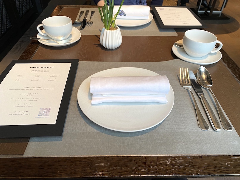 ザ・リッツ・カールトン東京の朝食：「タワーズ」のテーブル