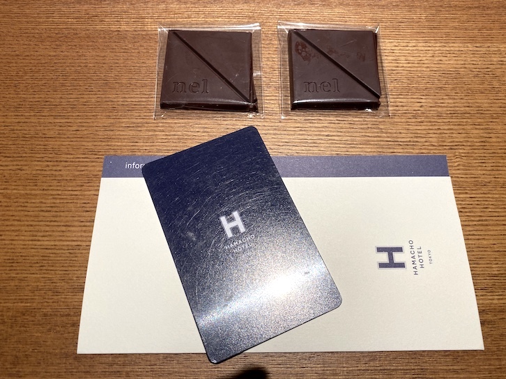 HAMACHO HOTEL（浜町ホテル）の客室：ルームキー＆チョコレート