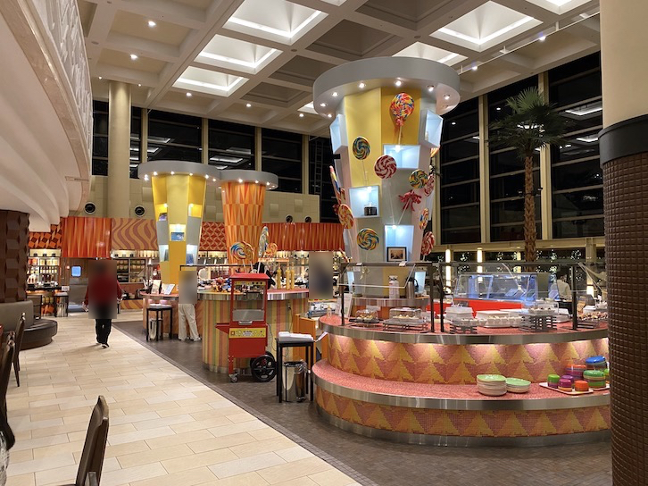 シェラトングランデ東京ベイ「グランカフェ」：全体像