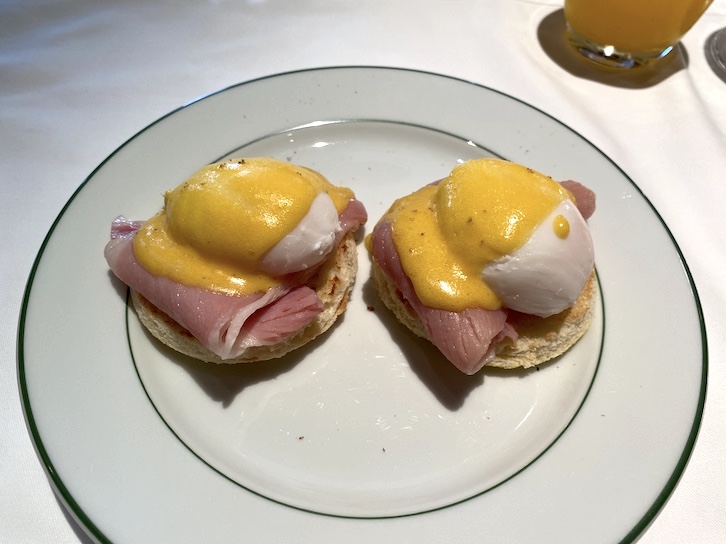 パークハイアット東京の朝食：実食（卵料理：エッグベネディクト）