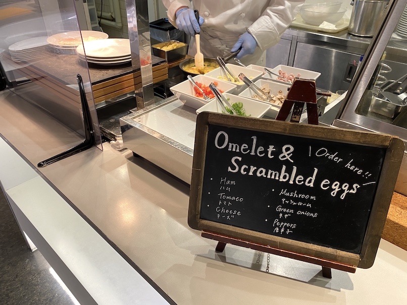 コートヤード銀座の朝食：ビュッフェカウンター（エッグステーション）