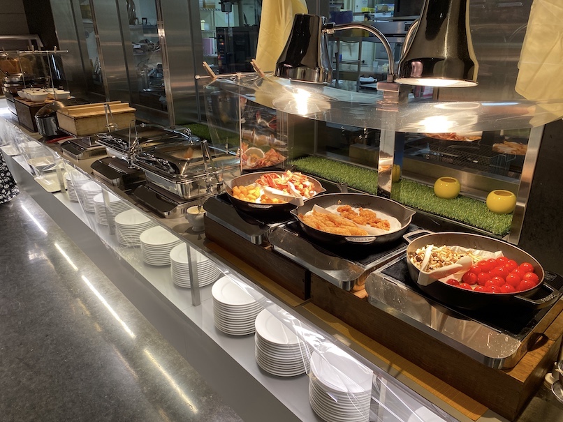 コートヤード銀座の朝食：ビュッフェカウンター（ホットミール）