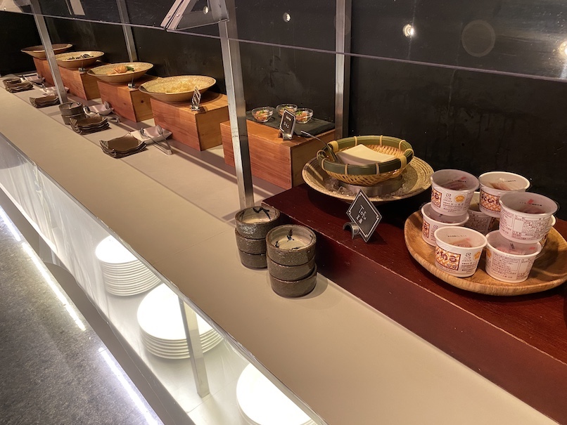 コートヤード銀座の朝食：ビュッフェカウンター（和食）