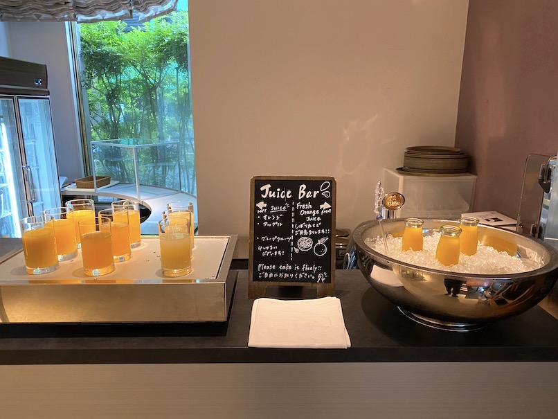 コートヤード銀座の朝食：ドリンクカウンター