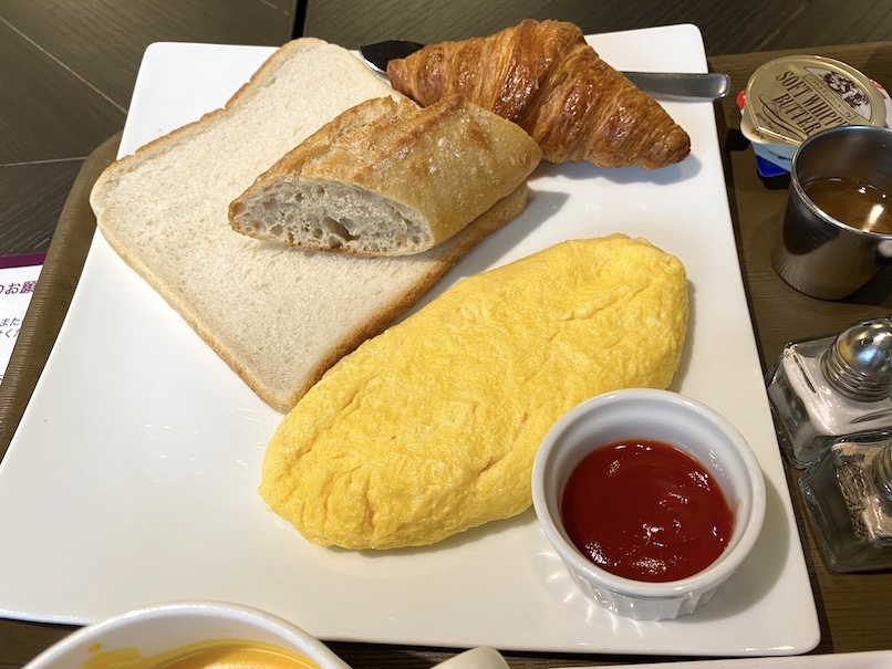 メルキュール東京銀座の朝食：オムレツ＆パン